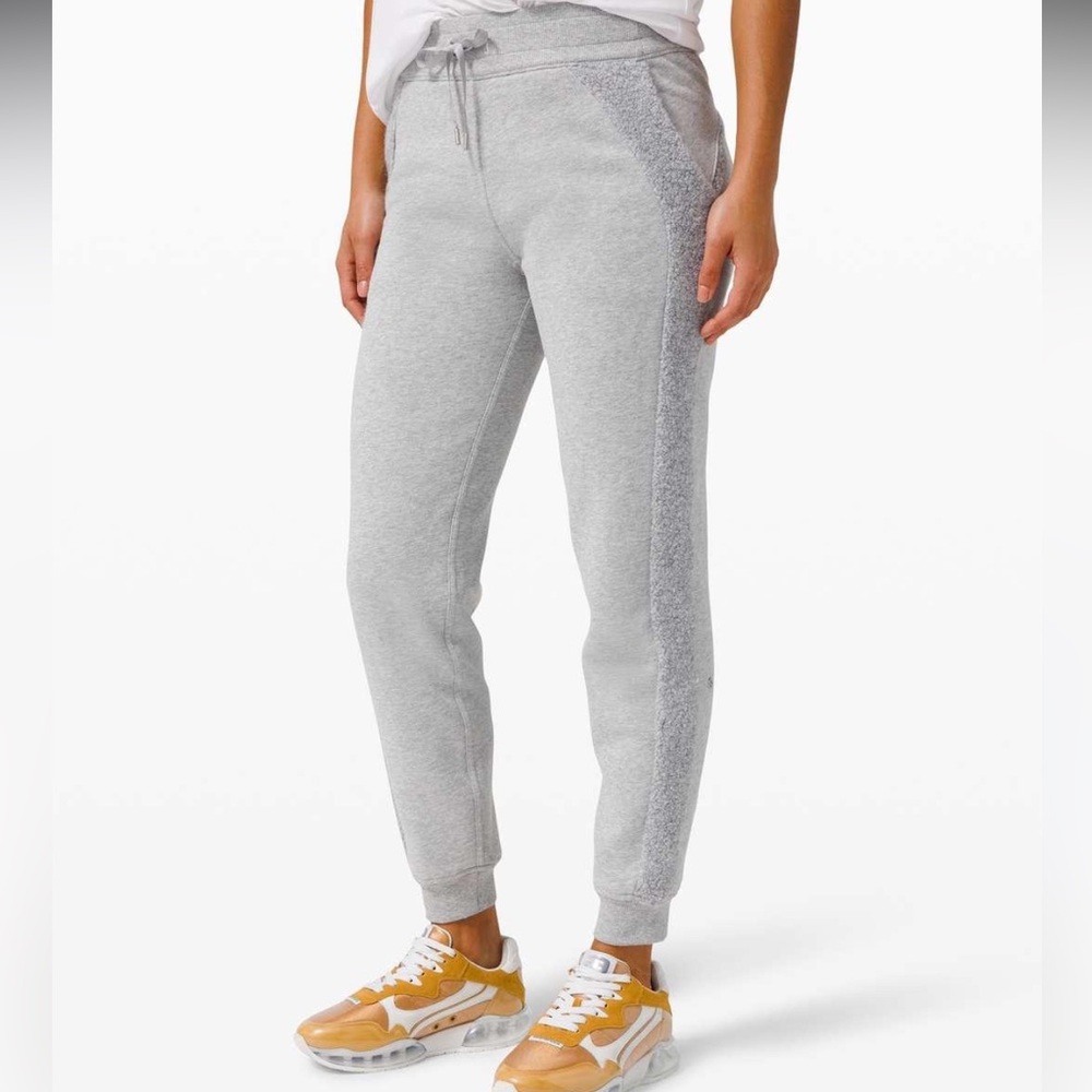 Lululemon Women’s Grey Scuba Jogger Sherpa Stripe